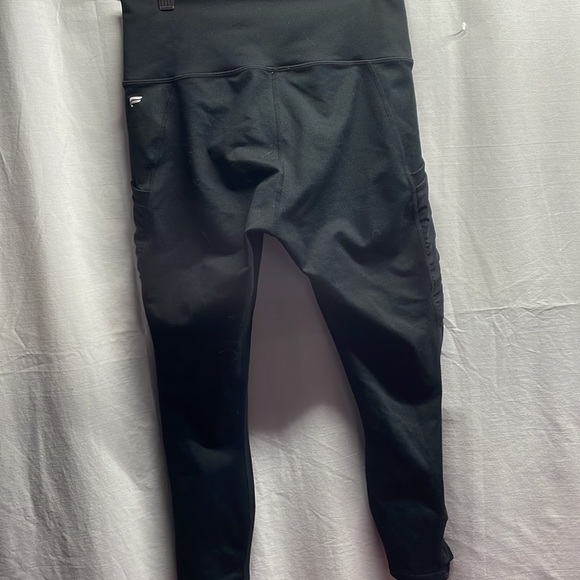 Fabletics Mesh panel Powerhold legging Capri  - Medium - Picture 6 of 7